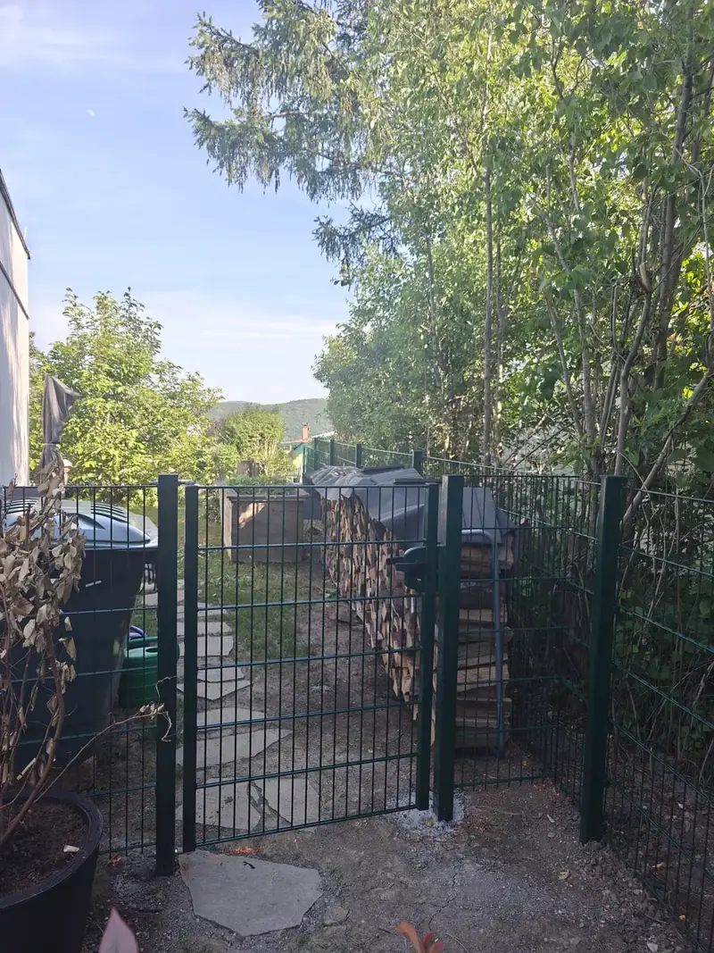 Panelna ograda sa kapijom u Beogradu