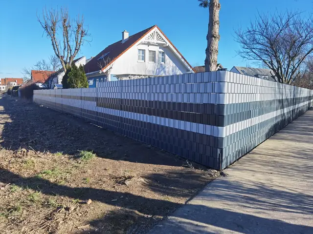 Gotova ograda sa PVC trakama za privatnost