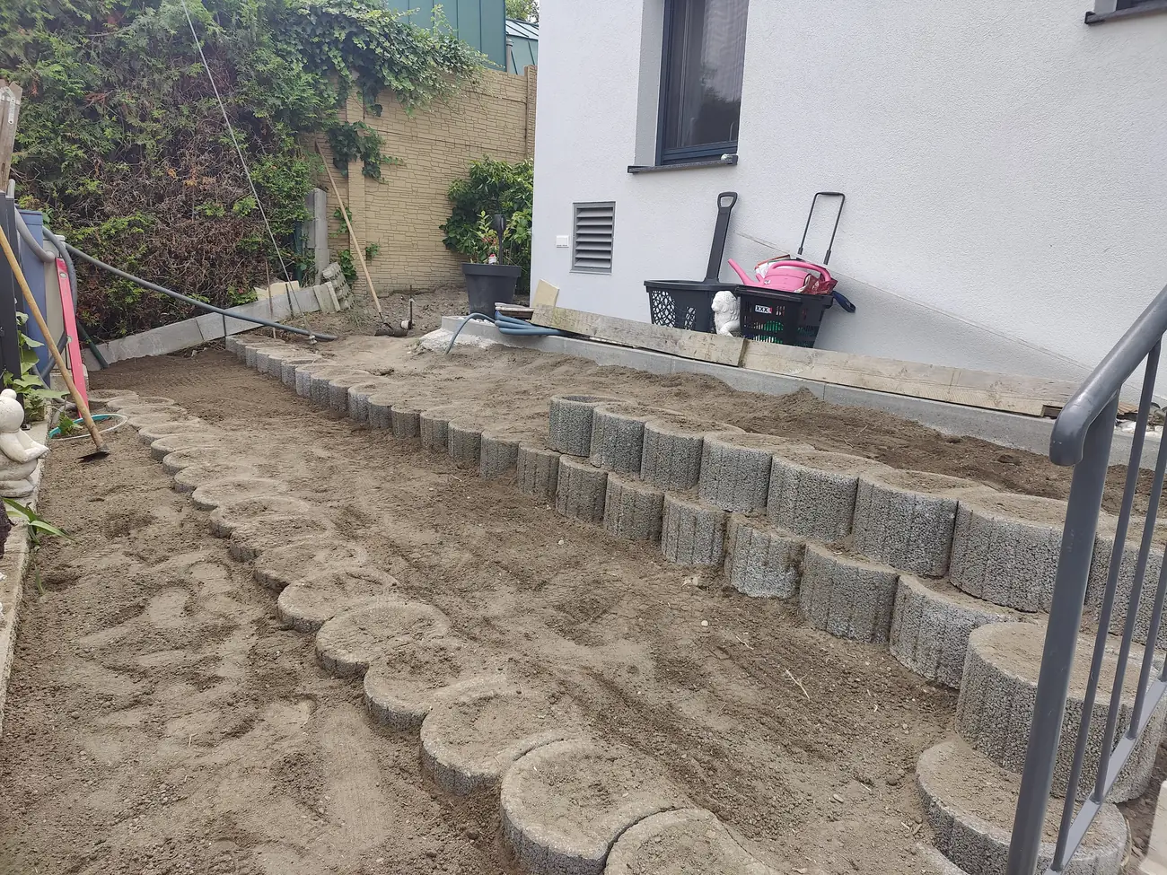 Priprema terena i polaganje staze u sklopu istog projekta
