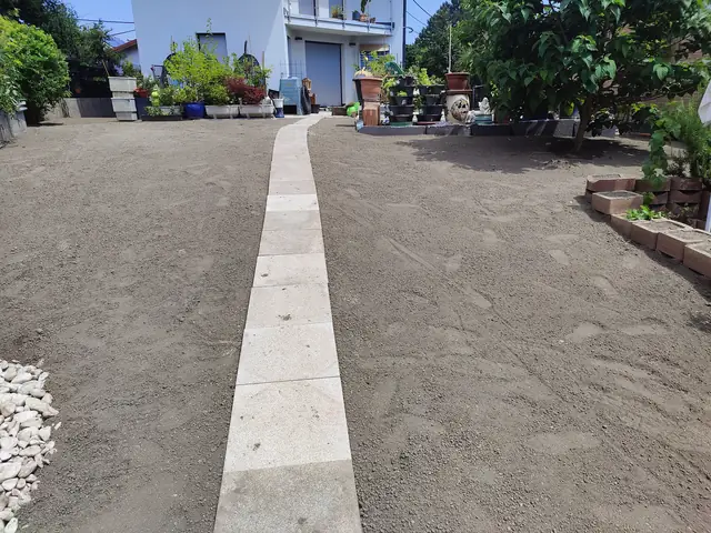 Završena staza i pripremljena zemlja za sejanje trave