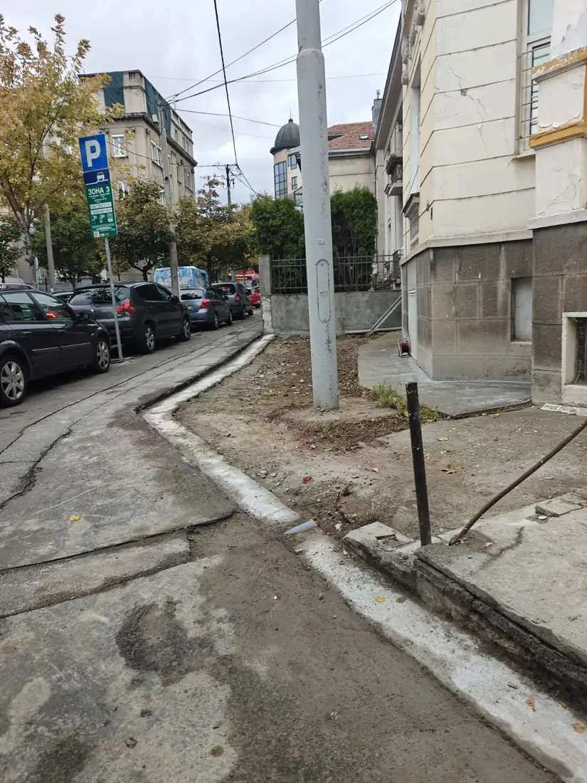 Prostor nakon uklanjanja zidane ograde, pogled ka ulici