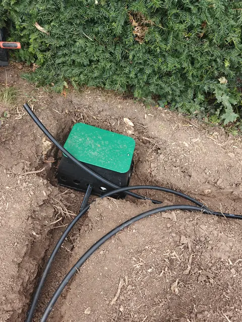 Ugrađena razvodna kutija (kućište) sistema